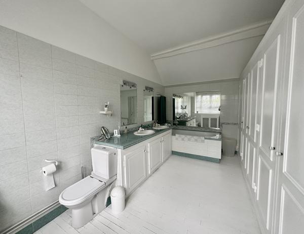 Maison 9 pièces - 310 m²