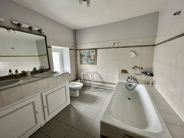 Maison 9 pièces - 310 m²