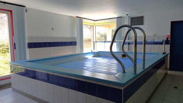 Maison Vauvillers 9 pièce(s) 210 m2 Piscine jardin dépendance