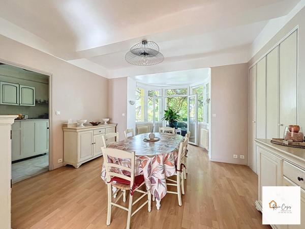 Maison T7 de 160m² avec jardin, caves et garages