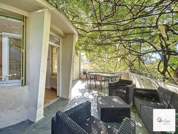 Maison T7 de 160m² avec jardin, caves et garages