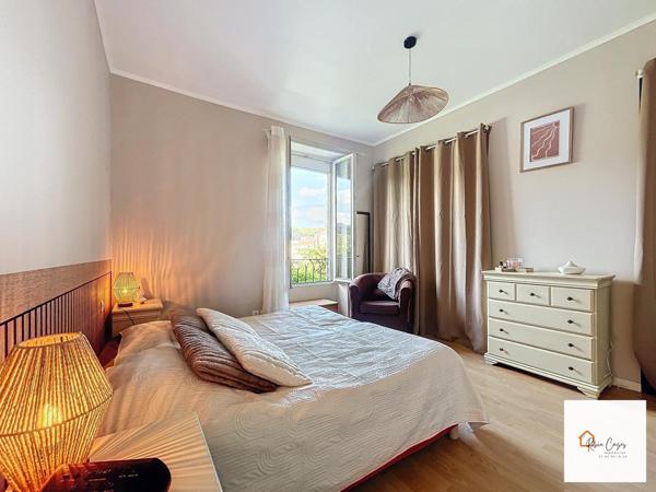 Maison T7 de 160m² avec jardin, caves et garages