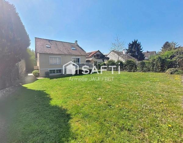 Maison tout à pied: gare, écoles, lycée, commerces