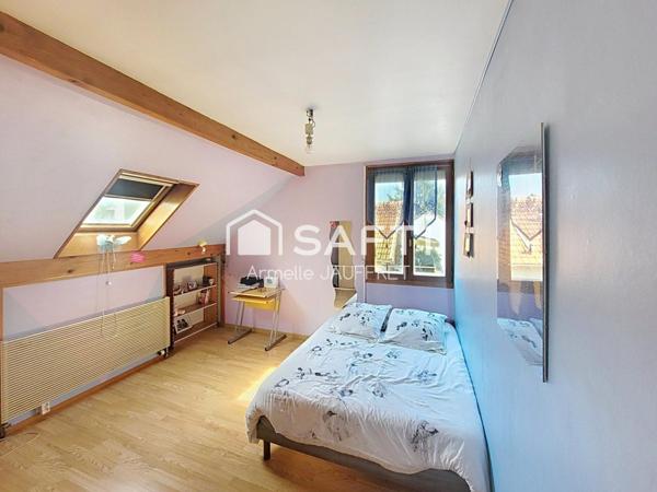 Maison tout à pied: gare, écoles, lycée, commerces