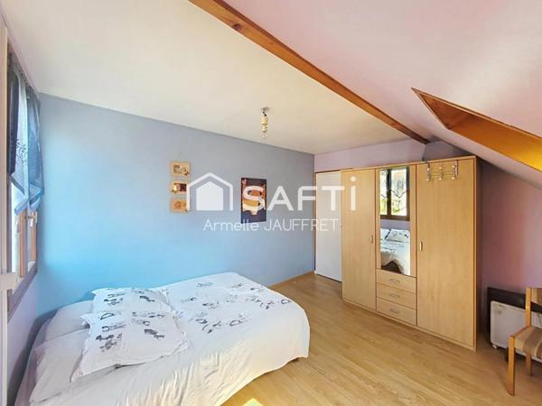 Maison tout à pied: gare, écoles, lycée, commerces