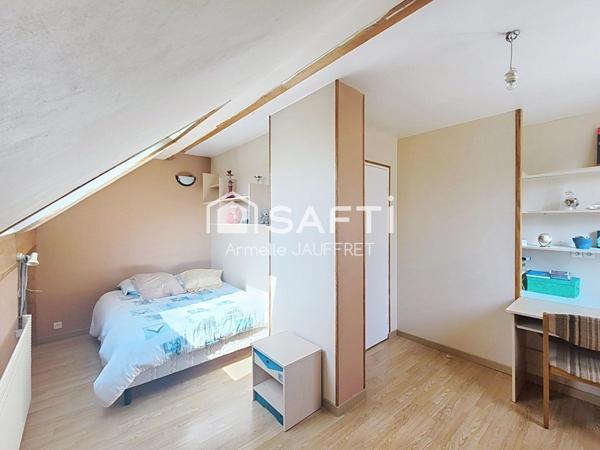 Maison tout à pied: gare, écoles, lycée, commerces