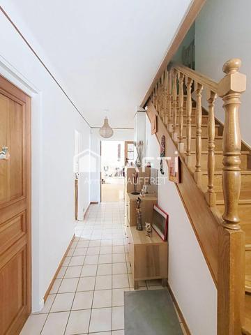 Maison tout à pied: gare, écoles, lycée, commerces