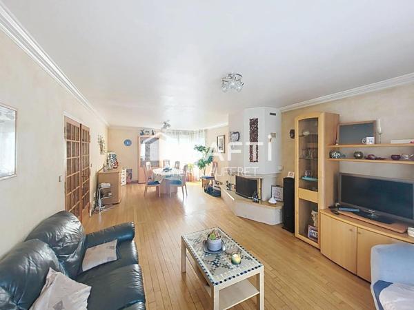 Maison tout à pied: gare, écoles, lycée, commerces