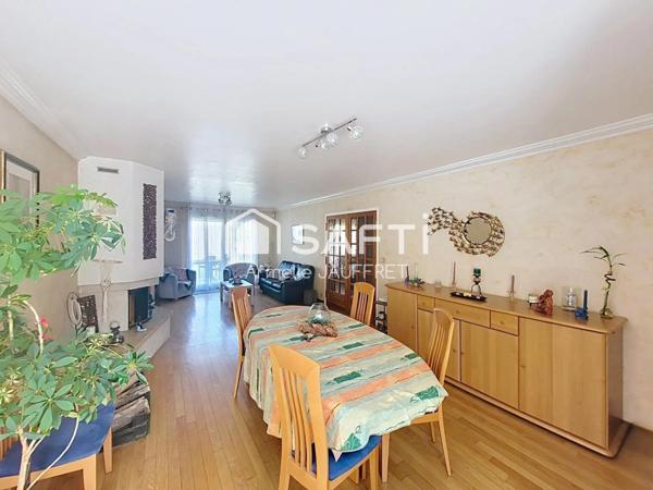 Maison tout à pied: gare, écoles, lycée, commerces