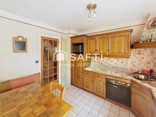 Maison tout à pied: gare, écoles, lycée, commerces