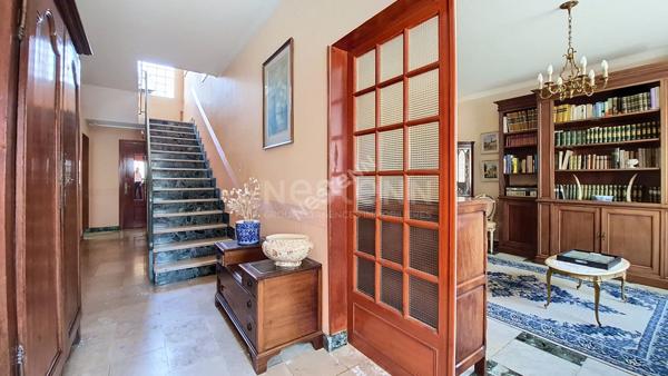 NANTES HIPPODROME - FACULTÉS : A vendre Superbe maison familiale de 8 pièces, 5 chambres (possible 6), jardin, garage. Tout à pied !