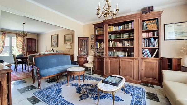 NANTES HIPPODROME - FACULTÉS : A vendre Superbe maison familiale de 8 pièces, 5 chambres (possible 6), jardin, garage. Tout à pied !