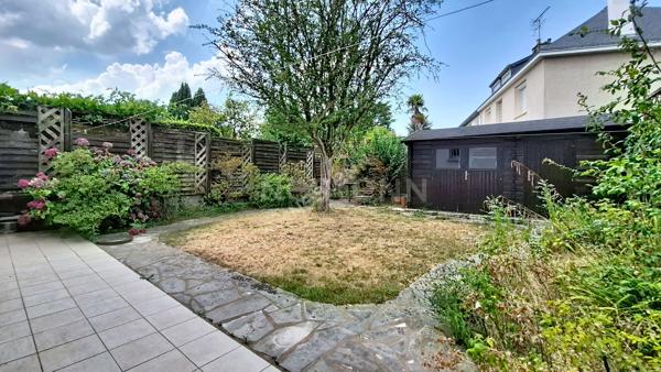 NANTES HIPPODROME - FACULTÉS : A vendre Superbe maison familiale de 8 pièces, 5 chambres (possible 6), jardin, garage. Tout à pied !