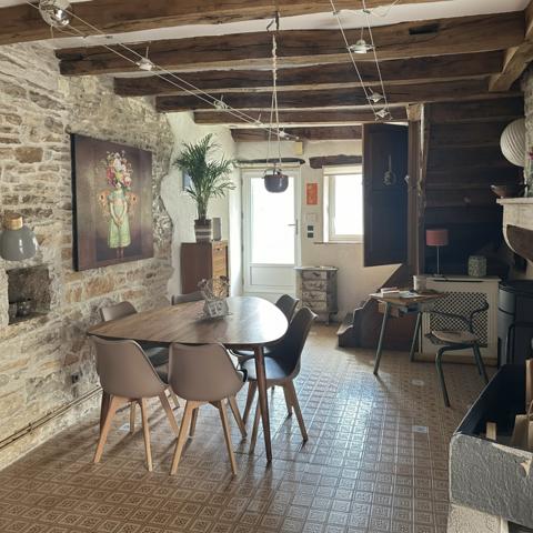 Maison
                                                                                                                                                                                                                                                                                                                        6 pièce(s)                                                                                                                                                                                                          3 chambre(s)                                                                                                                                                                                                          125  m²
