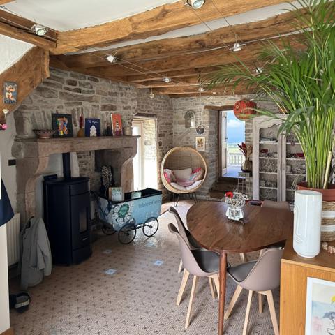 Maison
                                                                                                                                                                                                                                                                                                                        6 pièce(s)                                                                                                                                                                                                          3 chambre(s)                                                                                                                                                                                                          125  m²