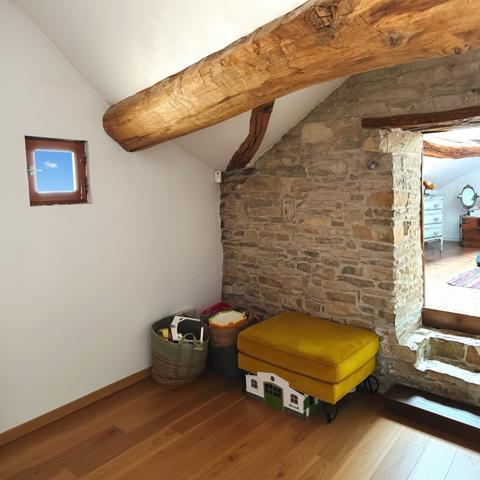 Maison
                                                                                                                                                                                                                                                                                                                        6 pièce(s)                                                                                                                                                                                                          3 chambre(s)                                                                                                                                                                                                          125  m²