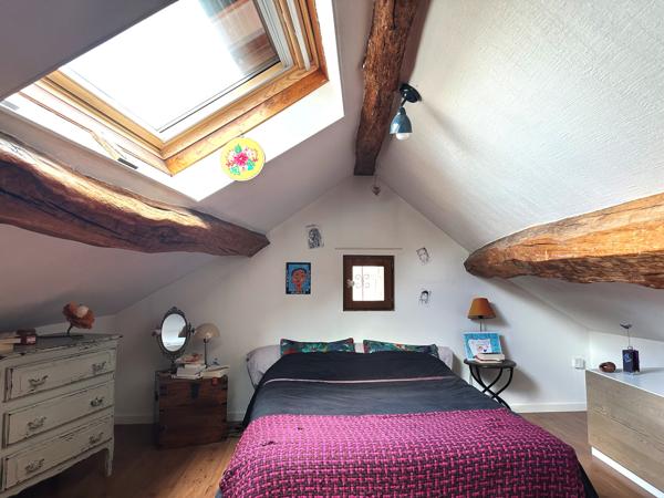 Maison
                                                                                                                                                                                                                                                                                                                        6 pièce(s)                                                                                                                                                                                                          3 chambre(s)                                                                                                                                                                                                          125  m²