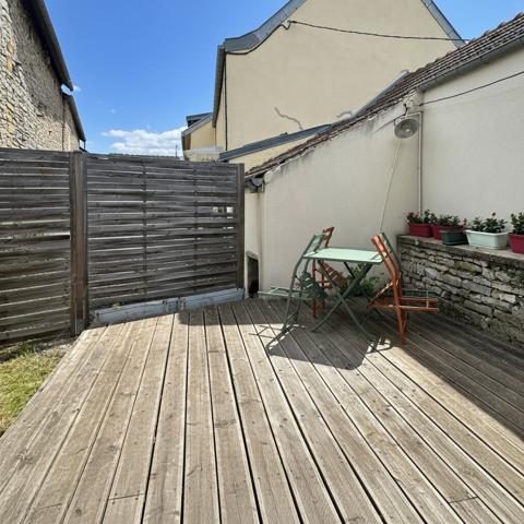 Maison
                                                                                                                                                                                                                                                                                                                        6 pièce(s)                                                                                                                                                                                                          3 chambre(s)                                                                                                                                                                                                          125  m²
