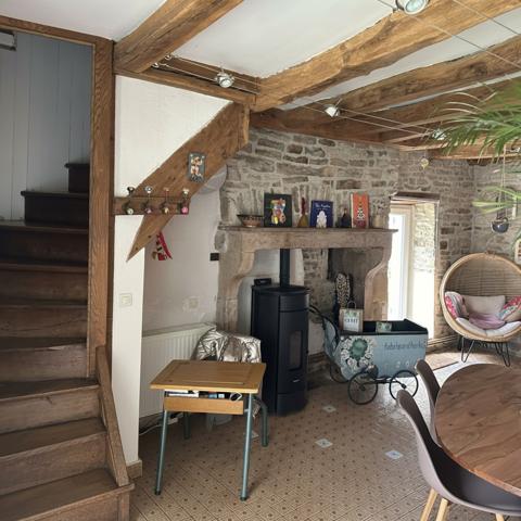 Maison
                                                                                                                                                                                                                                                                                                                        6 pièce(s)                                                                                                                                                                                                          3 chambre(s)                                                                                                                                                                                                          125  m²