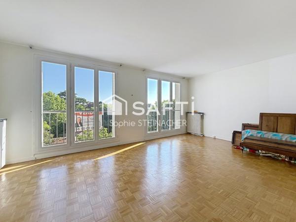 Appartement 3 chambres, 6 minutes à pied RER A