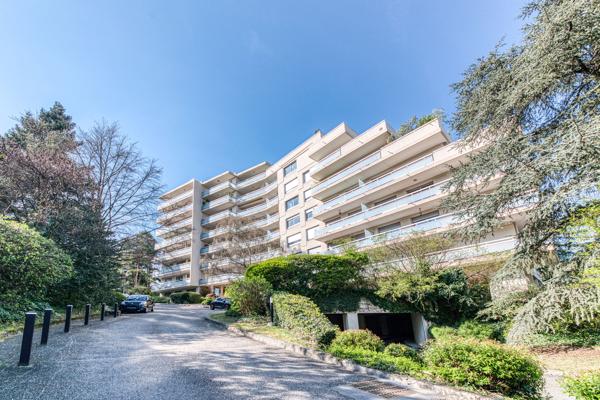 LYON 5 - Saint-Irénée : 3 pièces 97 m2 avec balcon et vue panoramique