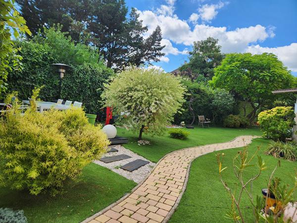 Maison Nanterre 5 pièces avec un studio de 27m² et jardins