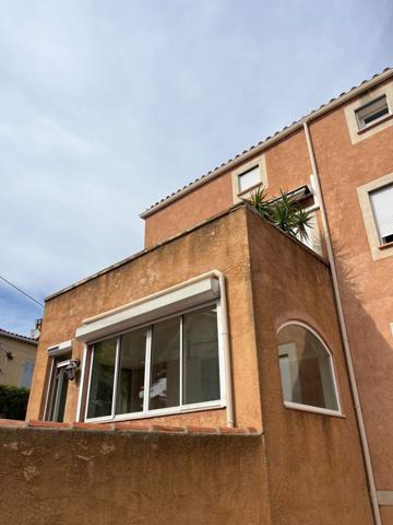 La Ciotat, 300m mer, résid. 1989 de 8 appts/piscine, T2 de 56m2 clim + cour privative et garage 18.50m2 en sous-sol sécurisé