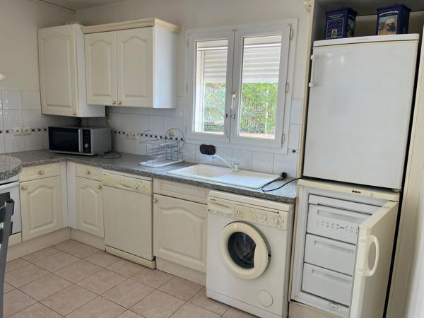 La Ciotat, 300m mer, résid. 1989 de 8 appts/piscine, T2 de 56m2 clim + cour privative et garage 18.50m2 en sous-sol sécurisé