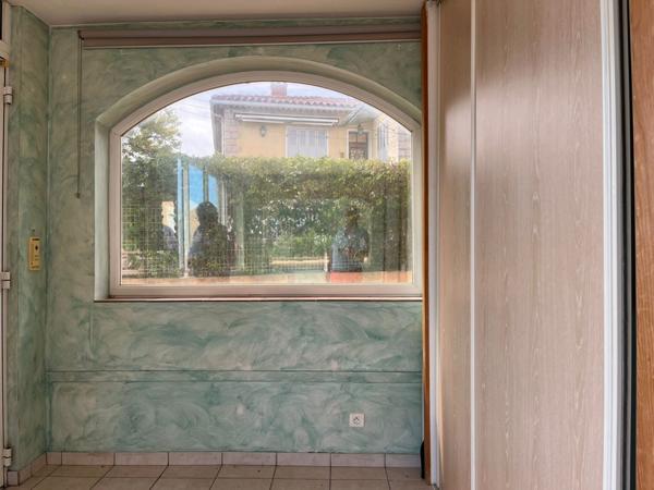 La Ciotat, 300m mer, résid. 1989 de 8 appts/piscine, T2 de 56m2 clim + cour privative et garage 18.50m2 en sous-sol sécurisé