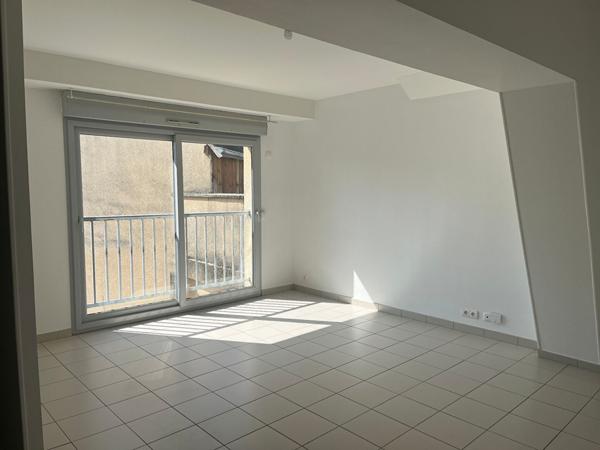 Appartement 4 pièces à louer Châtellerault - 86100 / Réf: 247-4