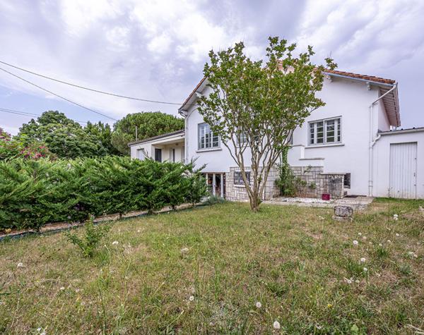 BELLE MAISON FAMILIALE - ENTIEREMENT RENOVÉE - 6 MIN DE LA PLAGE