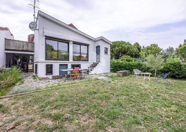 BELLE MAISON FAMILIALE - ENTIEREMENT RENOVÉE - 6 MIN DE LA PLAGE