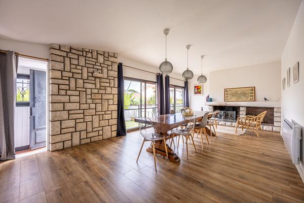 BELLE MAISON FAMILIALE - ENTIEREMENT RENOVÉE - 6 MIN DE LA PLAGE