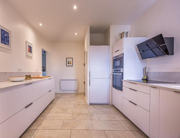 BELLE MAISON FAMILIALE - ENTIEREMENT RENOVÉE - 6 MIN DE LA PLAGE