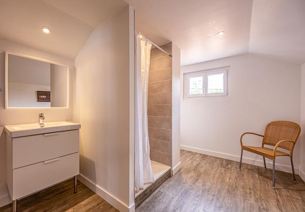 BELLE MAISON FAMILIALE - ENTIEREMENT RENOVÉE - 6 MIN DE LA PLAGE