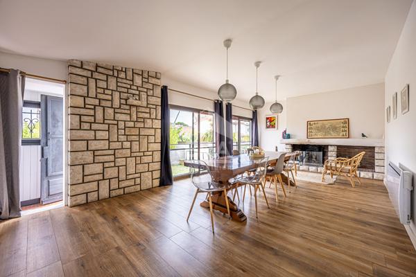 BELLE MAISON FAMILIALE - ENTIEREMENT RENOVÉE - 6 MIN DE LA PLAGE