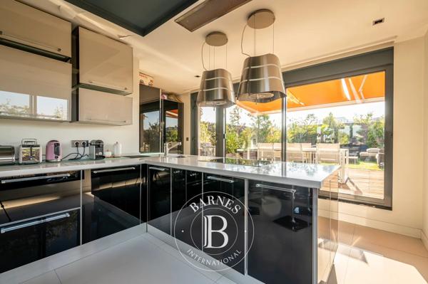 Rueil-Malmaison, Appartement 3 Chambres -  193 m² à vendre