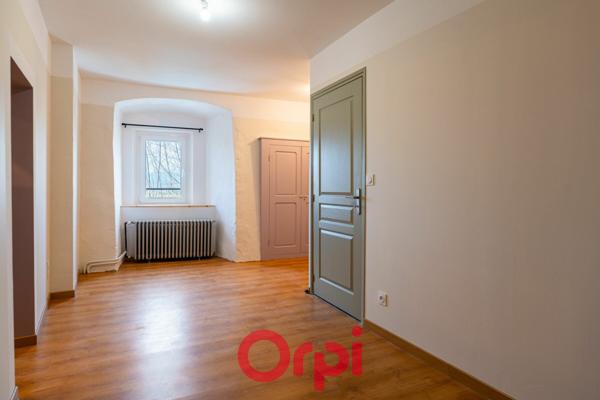 Appartement à louer    4 pièces •  Villeneuve-de-Berg