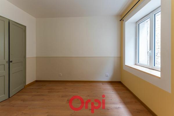 Appartement à louer    4 pièces •  Villeneuve-de-Berg