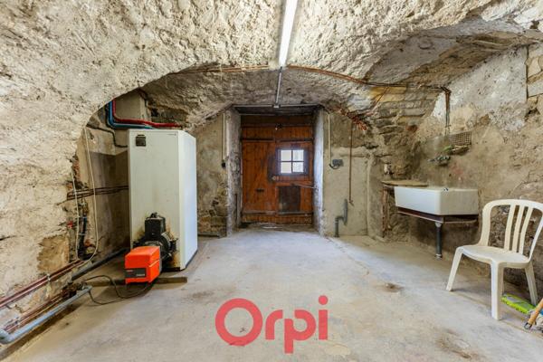 Appartement à louer    4 pièces •  Villeneuve-de-Berg