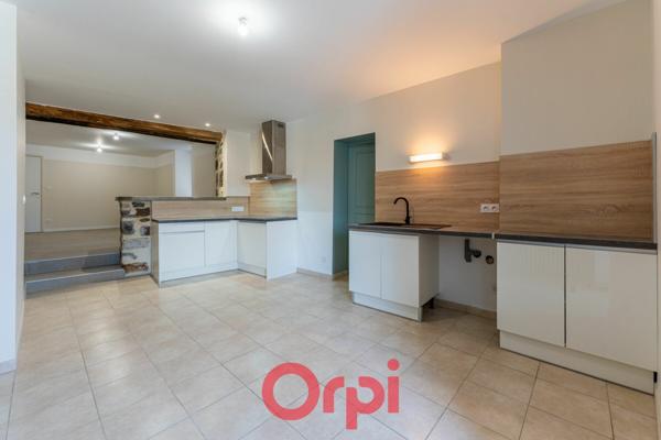 Appartement à louer    4 pièces •  Villeneuve-de-Berg