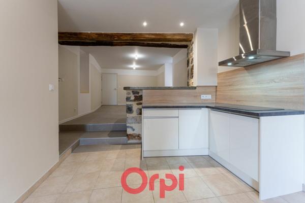 Appartement à louer    4 pièces •  Villeneuve-de-Berg