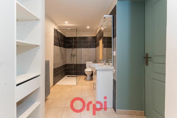 Appartement à louer    4 pièces •  Villeneuve-de-Berg