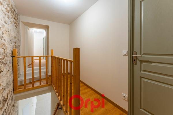 Appartement à louer    4 pièces •  Villeneuve-de-Berg