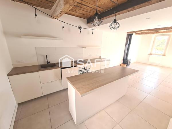 GONFARON - Maison de village T5 rénovée avec potentiel commercial, cave voutée aménagée, terrasse tropézienne