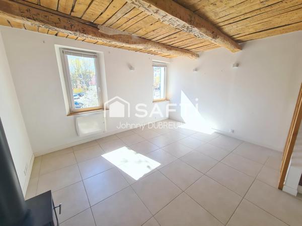 GONFARON - Maison de village T5 rénovée avec potentiel commercial, cave voutée aménagée, terrasse tropézienne