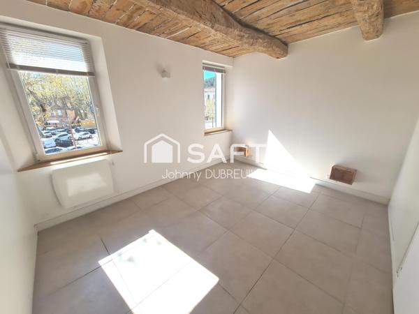 GONFARON - Maison de village T5 rénovée avec potentiel commercial, cave voutée aménagée, terrasse tropézienne