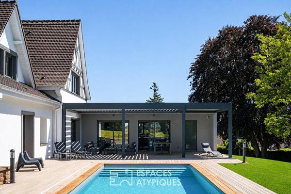 Propriété de caractère avec extension contemporaine et piscine