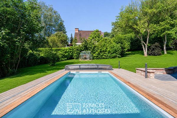 Propriété de caractère avec extension contemporaine et piscine