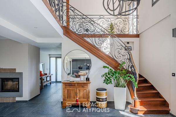 Propriété de caractère avec extension contemporaine et piscine